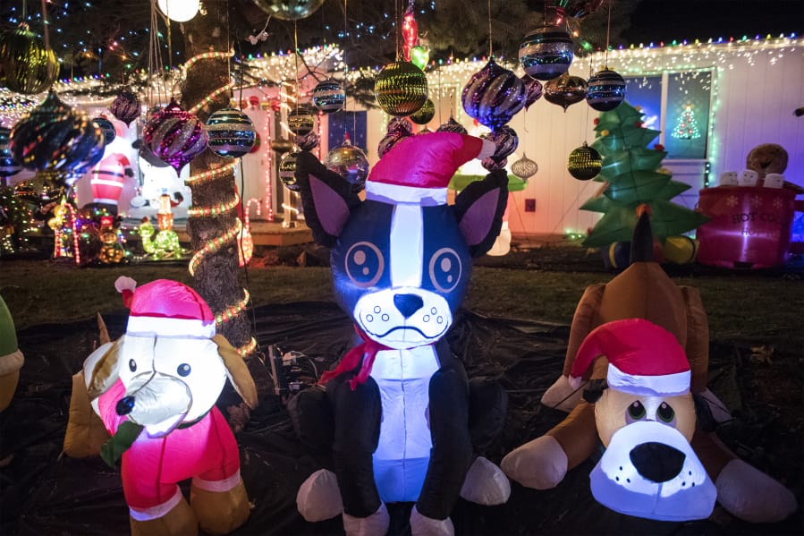 Vancouver woman keeps holiday bright to cheer others
